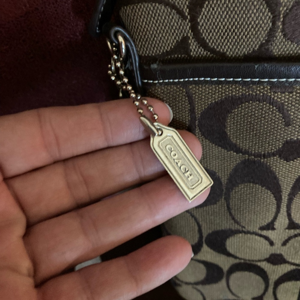 COACH BROWN CROSSBODY WITH GUITAR SIGNATURE EMBOSSED STRAPS SHOULDERBAG - Picture 4 of 8